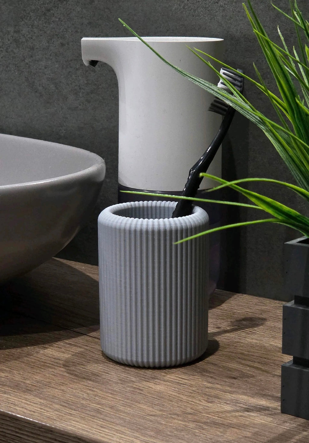 Ribbed Toothbrush Holder