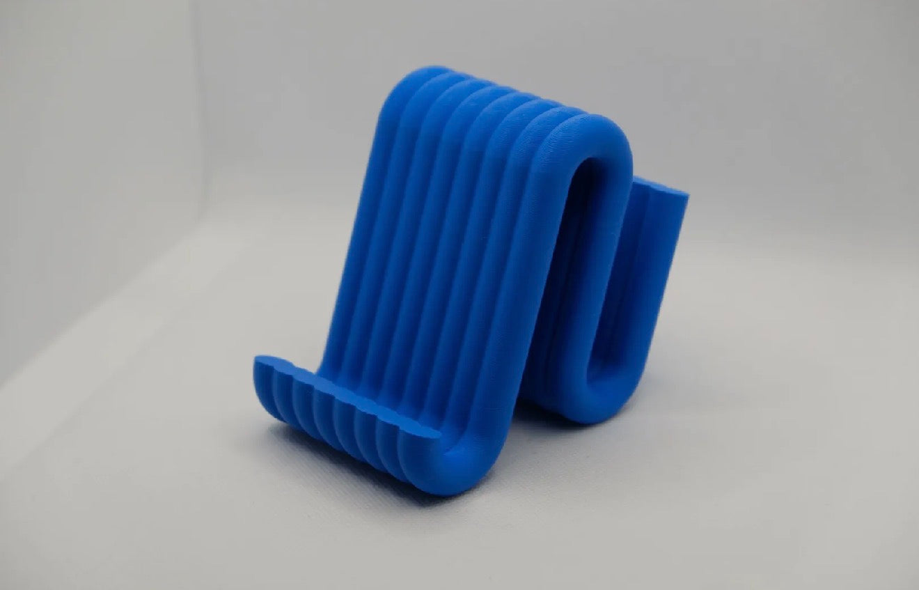 Curvy phone stand